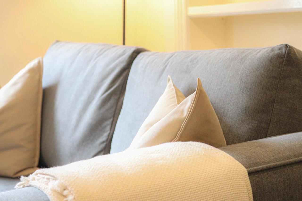 Cosy Ardrossan Apartment ภายนอก รูปภาพ